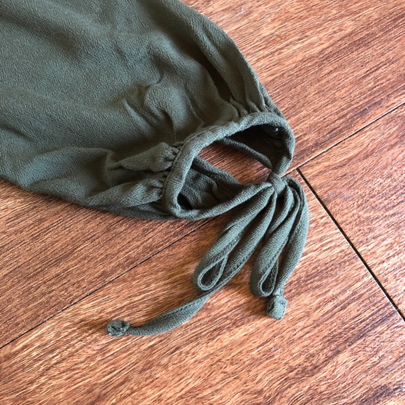 Kendall & Kylie lose mini dress - Picture 4 of 8